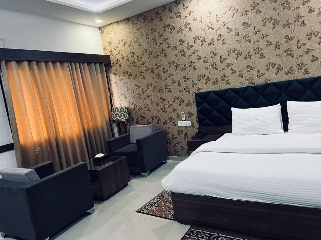 Hotel Whistling Greens Moga Extérieur photo
