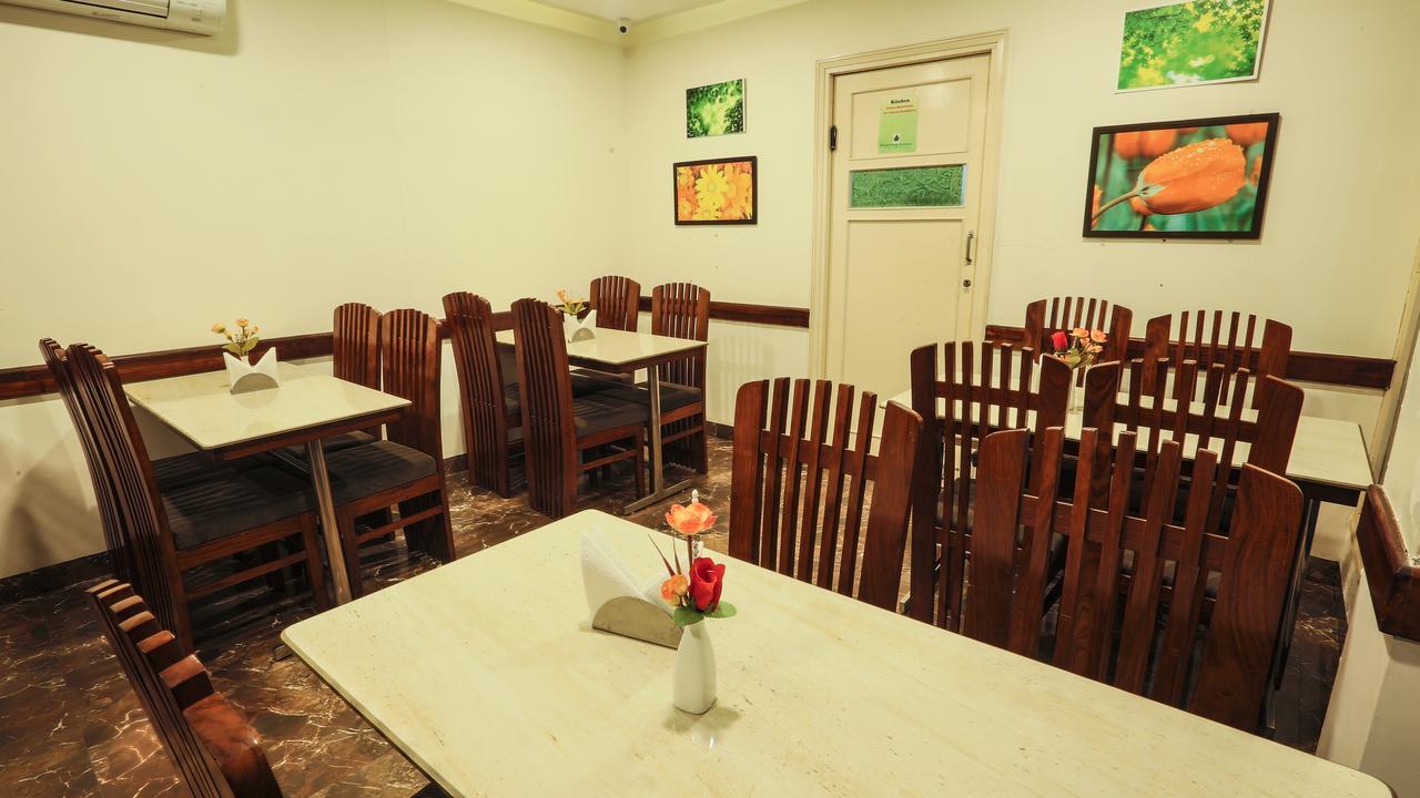 Hotel Whistling Greens Moga Extérieur photo