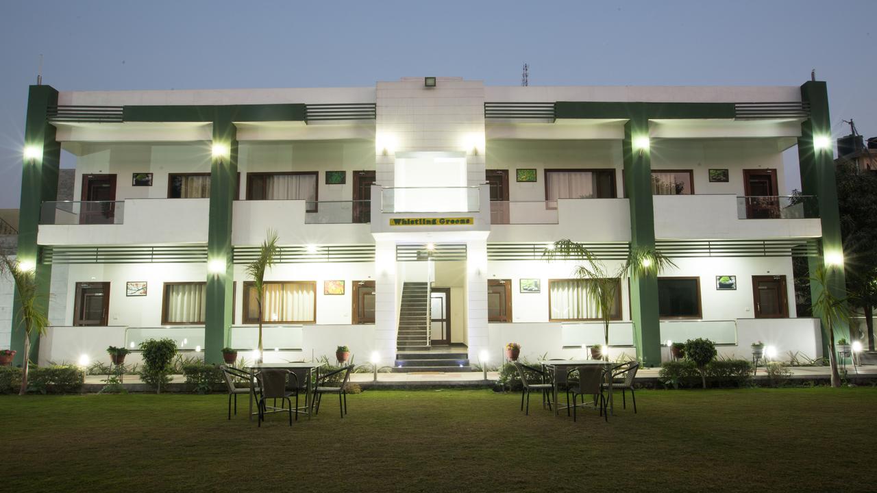 Hotel Whistling Greens Moga Extérieur photo