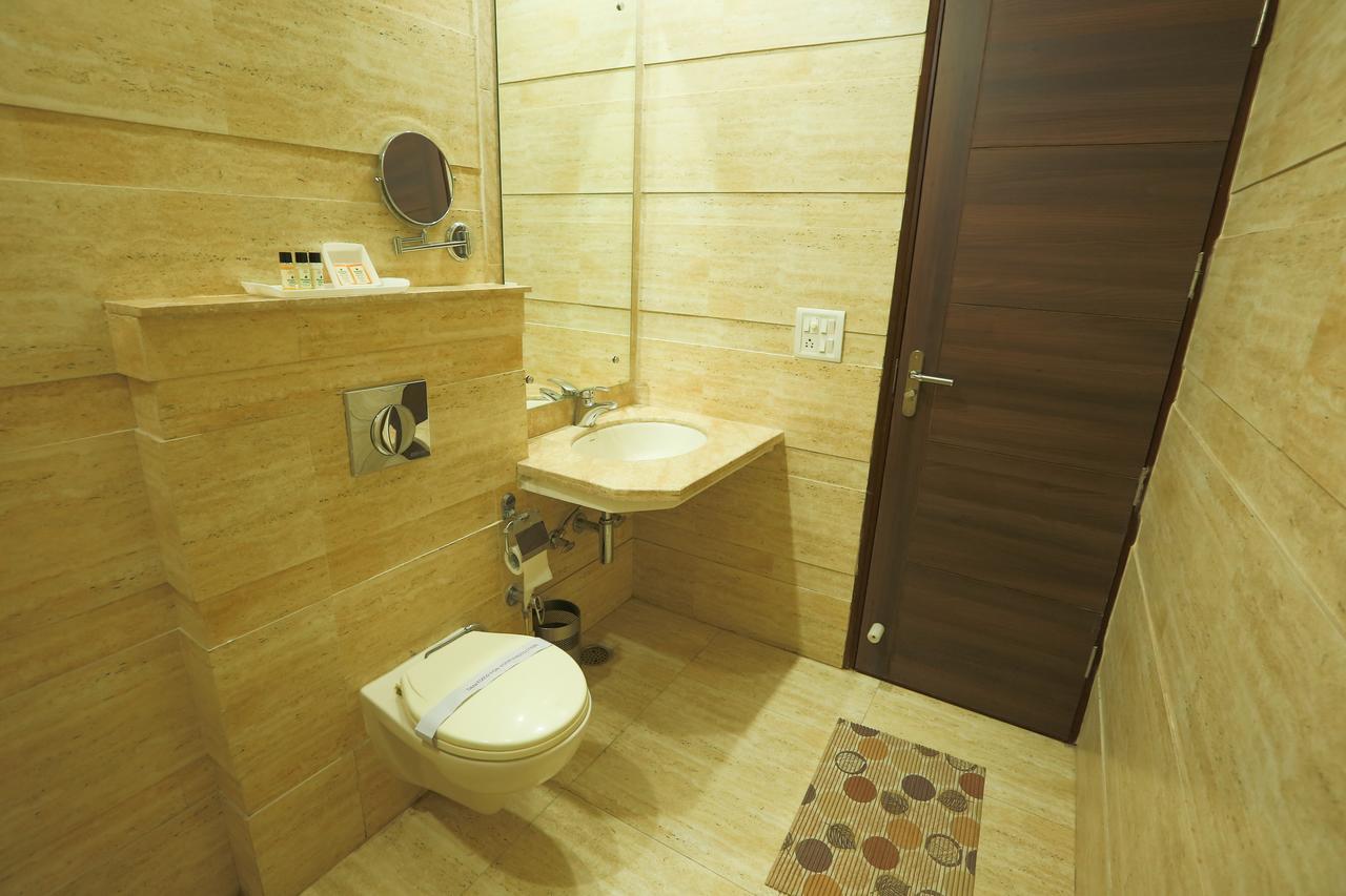 Hotel Whistling Greens Moga Extérieur photo