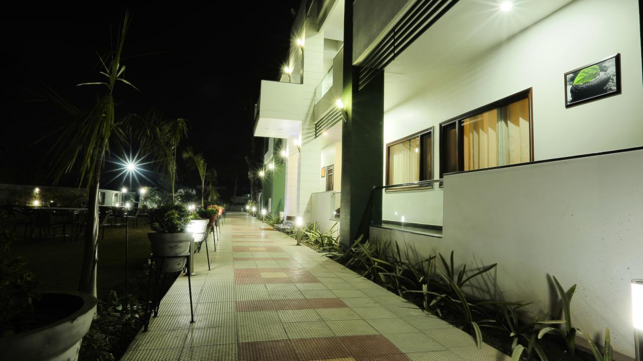 Hotel Whistling Greens Moga Extérieur photo